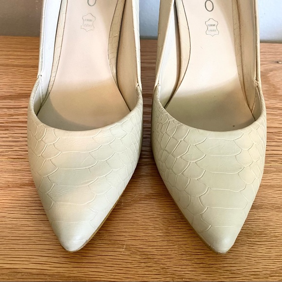 Cream Colored Aldo Snake Skin Pumps. Size 7 - Picture 3 of 8